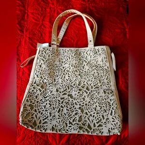 Shoulder tote bag laser flower cut